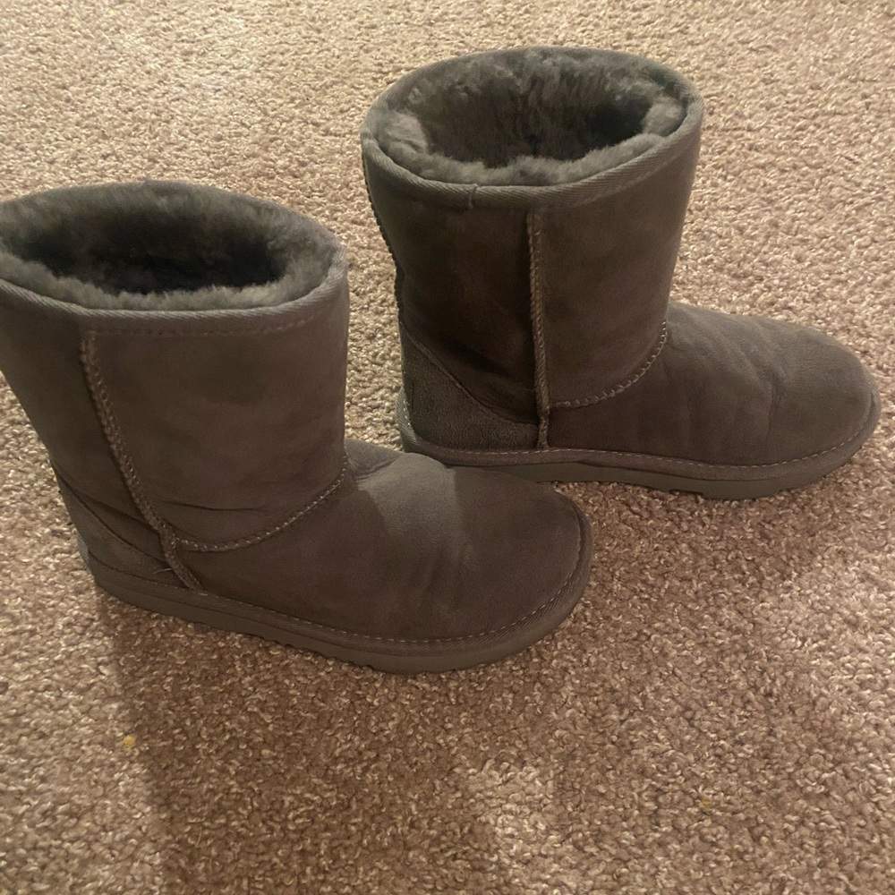 Like new kids ugg boots!